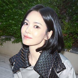 40대에 더 세련된 송혜교, 가을 보테가 패션과 찰떡인 여자 단발머리 헤어스타일
