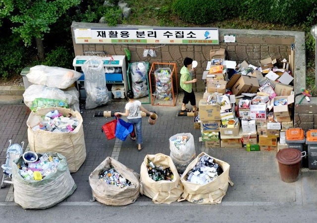 추석 선물 포장 쓰레기 대란… 상자와 보냉백 분리배출 꿀팁