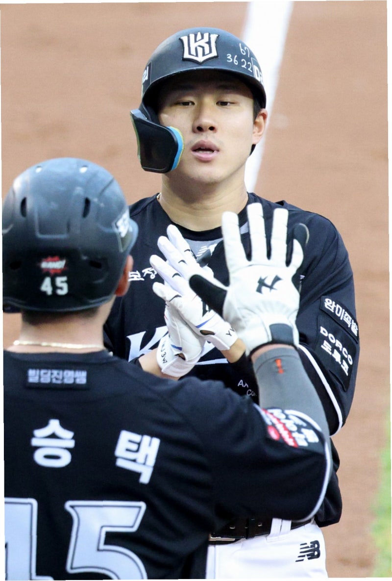 48억의 가치를 증명하다: 최원준, KBO 역사에 새겨질 200안타의 꿈을 꾸다