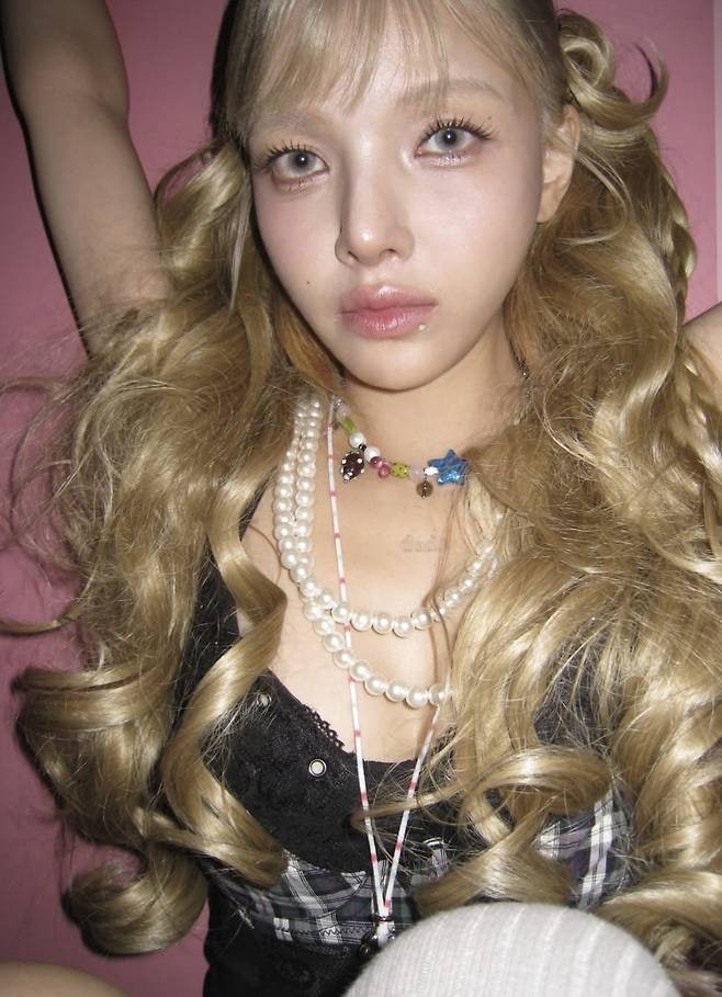 타투 드러낸 AOA 지민 홍콩 추석, 하루 뒤 권민아 글에 지민 측 입장은 아직