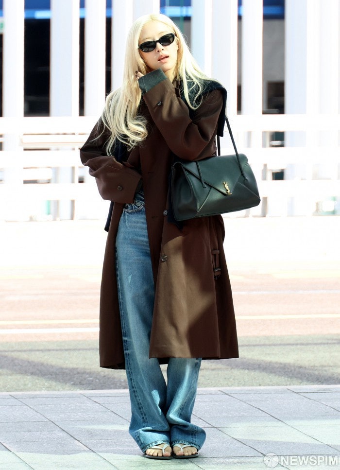로제 공항패션, 642만원 생로랑 코트에 쪼리? 가방·청바지 정보까지