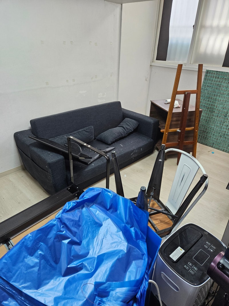김포시 구래동 책상철거 침대수거비용 안마의자버리기 대리석식탁분해하는법 서랍장폐기 ....