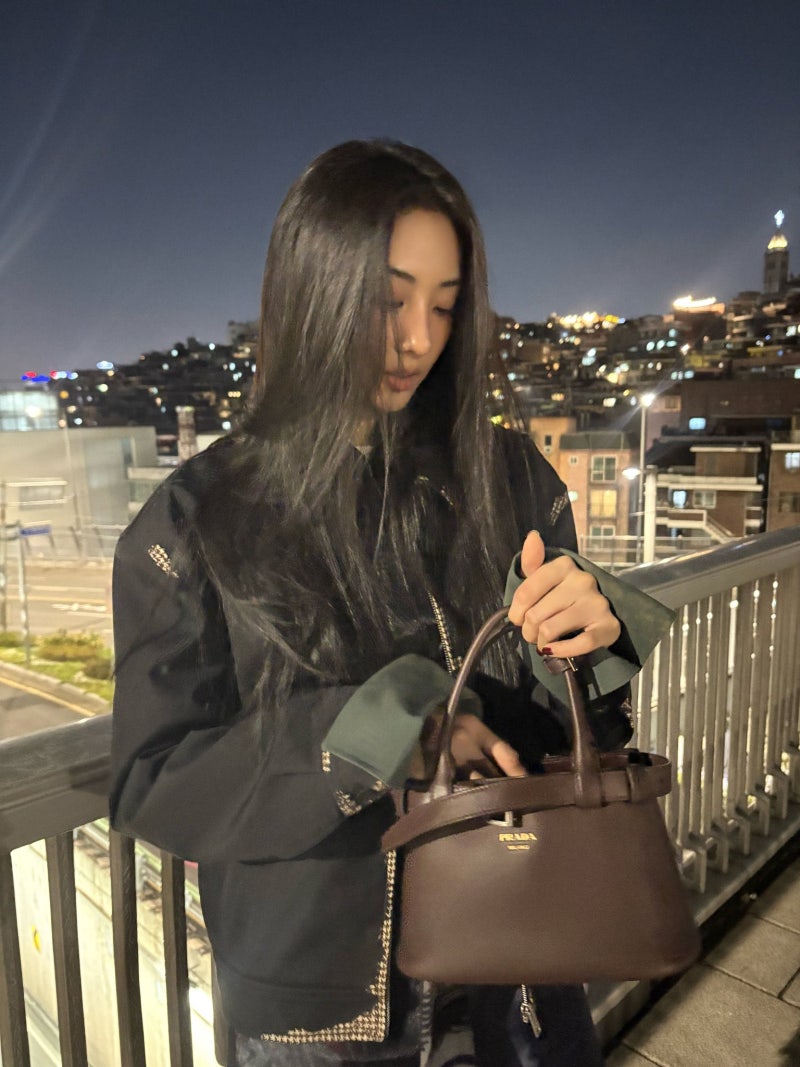'26년 가을 유행 가방은 미니백 ?' 프라다 가방 신상 캐리 미니백, 사나 400만원대 가방까지