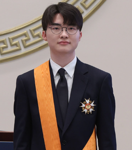 중국 이적 제안만 수백억?…e스포츠 전설의 전당 초대 헌액자 페이커 이상혁 프로필: 소속팀,....