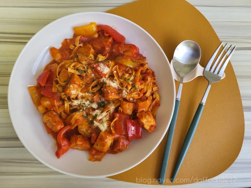 두부면 요리 토마토파스타 만들기 닭가슴살 소시지 넣은 간단 집밥