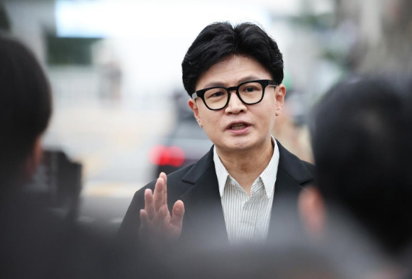 [속보] “난 이미 유시민 이겼는데?” 한동훈, 5년 전 사과문 꺼냈다…무슨 일이