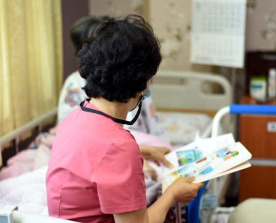 재가요양보호사 연봉 월급 실수령액 급여 초봉 26년 채용 구직 자격증 신청 근무시간 하는일