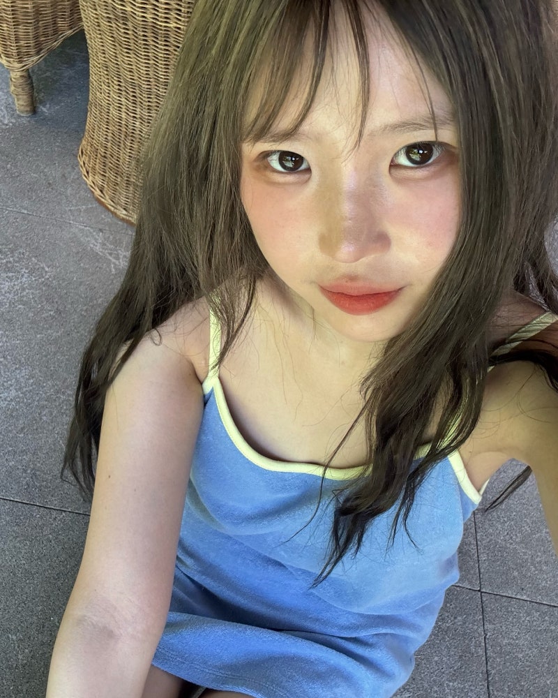 송하영 발리 휴가, 블루 수영복부터 흰 셋업까지 달라진 분위기
