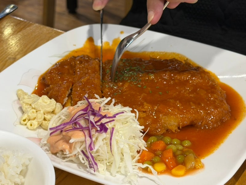 부산 현지인 부산역 초량 맛집 돈까스 경양식 달과 6펜스 주말 평일 주차 후기