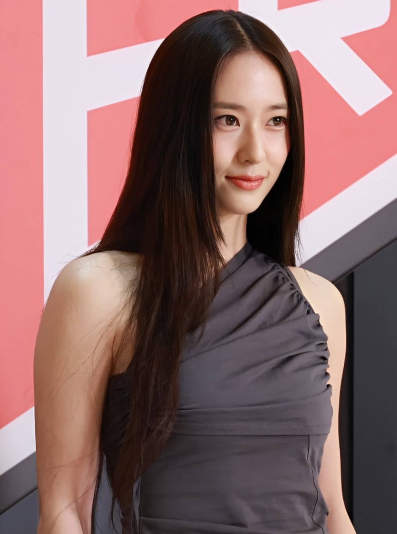 12살에 '할게요' 했을 뿐인데…정수정, 데뷔 17년 차에 "어릴 때보다 더 갇혀 있다" 털어놨다