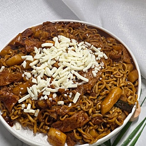 남은 엽떡 요리 엽기짜장라볶이 만들기. 남은엽떡활용 짜파게티 꿀조합 레시피