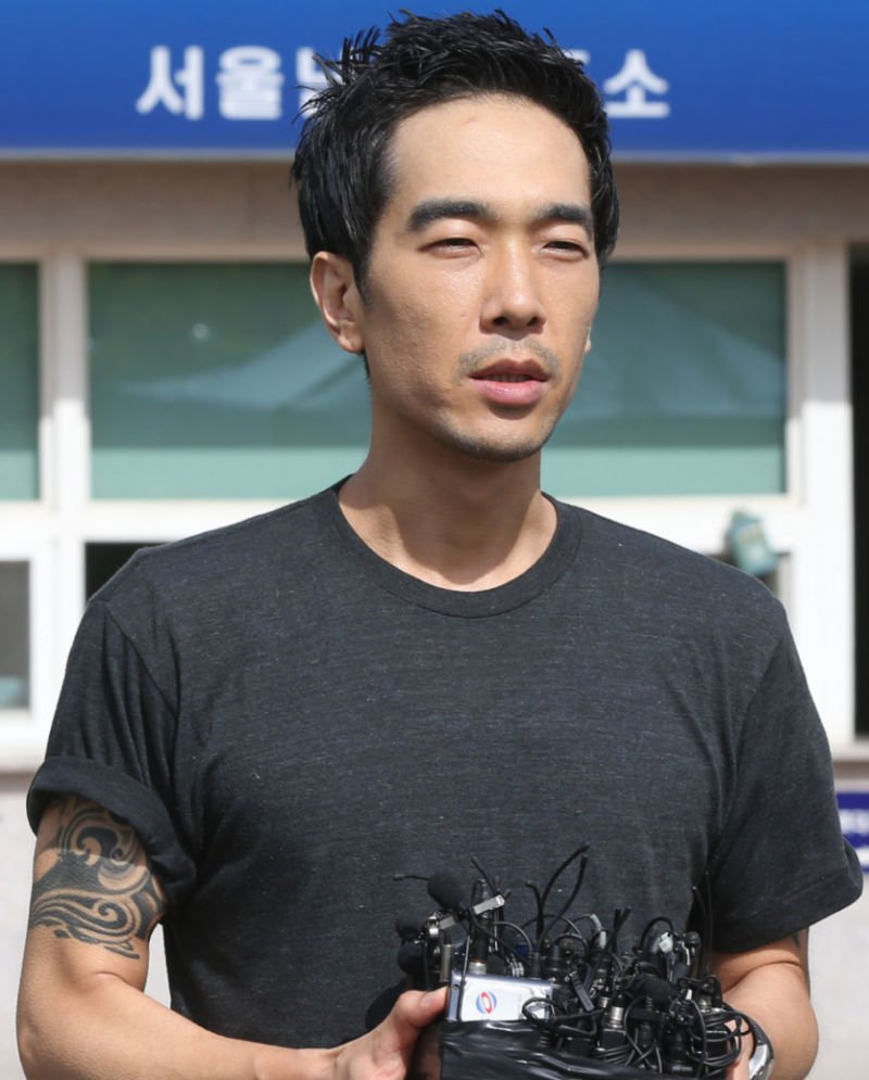 "성범죄자 계정 절대 불허"… 고영욱, 틱톡 개설 단 하루 만에 영구 정지 및 강제 삭제