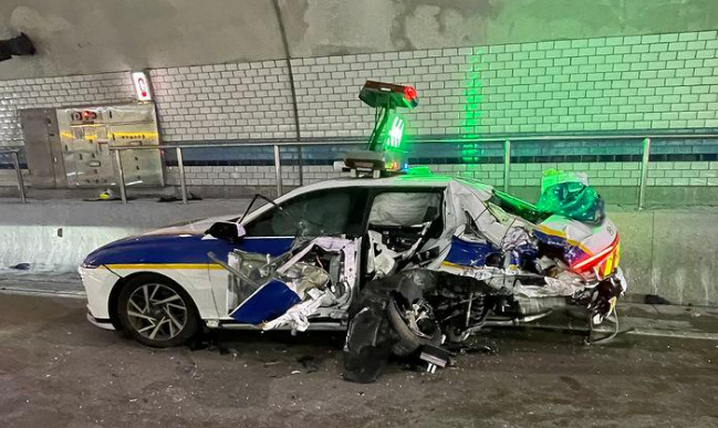 Pohang Cheongha Tunnel Multi-Car Collision! Police Officer Seriously Injured While Controlling Disabled Vehicle, Live Fish Truck Driver Suffers Cardiac Arrest