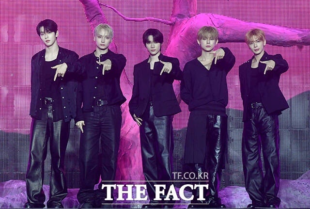 투모로우바이투게더 11월 16일 미니 9집 퍼펙트 스톰 발매