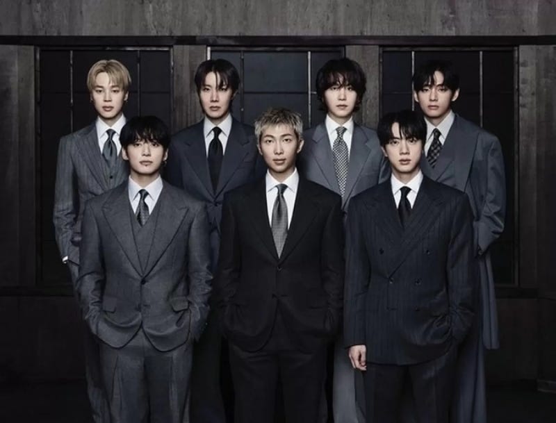 방탄소년단, MTV VMA '올해의 노래' 5년 만에 거머쥐며 3관왕 달성