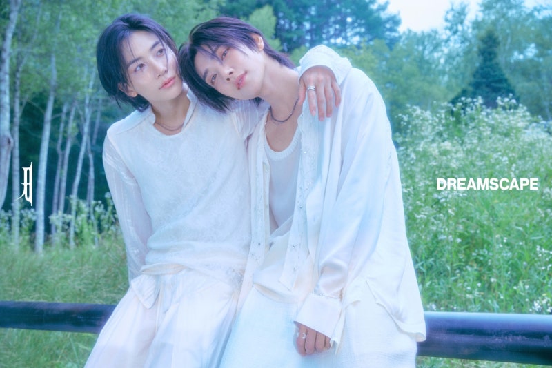정한·조슈아 새 유닛 JxJ, ‘DREAMSCAPE’ 공식 사진 속 초원과 연못이 남긴 분위기