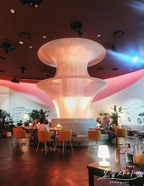 Jamsil Lotte World Mall Cafe Connect To! Review of the Atmospheric Lexus Cafe