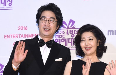 '여에스더♥' 홍혜걸, 156만 찍고 5일째 1위 '암살자들' 저격했더니…반응 극과극