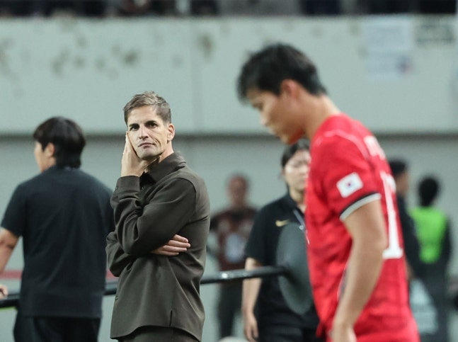 "팬들에게 사과부터 했다"..모레노호 우루과이전 1-4, 출범 두 경기 만의 대패