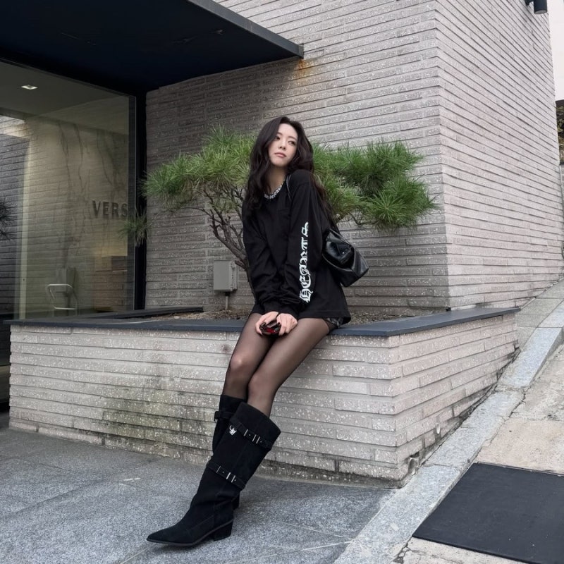 유나 패션 속 가을 코디! 블랙 롱슬리브 + 롱부츠 스타일링
