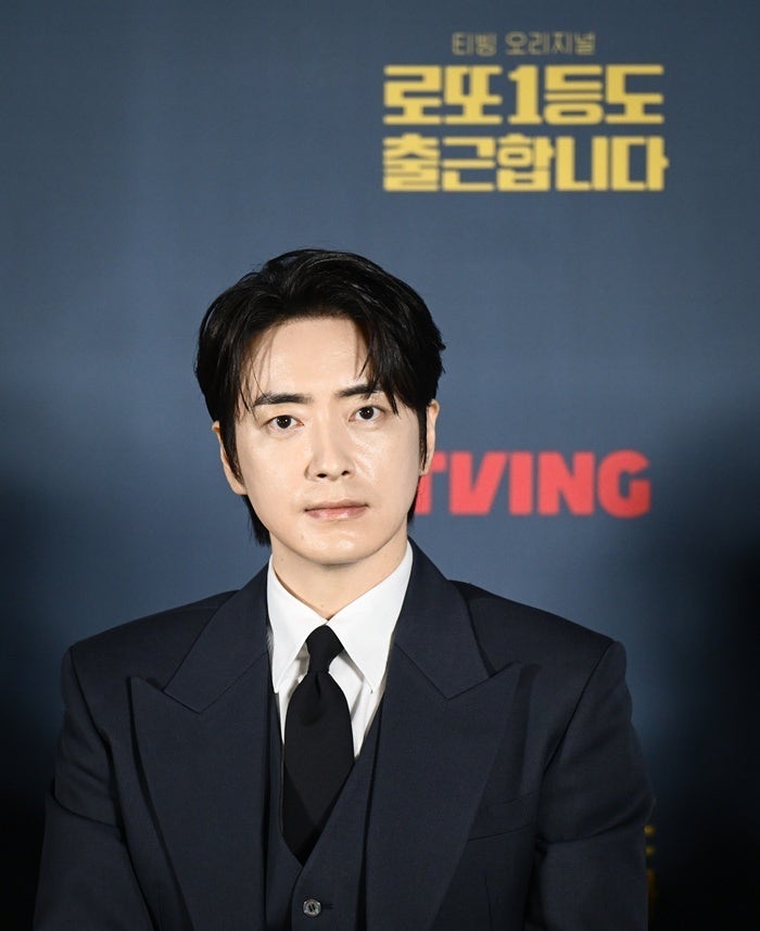 "수트핏 너머 폭발한 연기 내공"… 이준혁 로또 1등 수트 화제