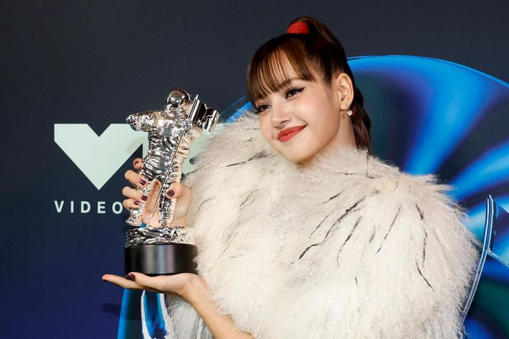 블랙핑크 리사 VMA ‘베스트 팝’ 수상, ‘아시아 최초’는 솔로 가수 기준