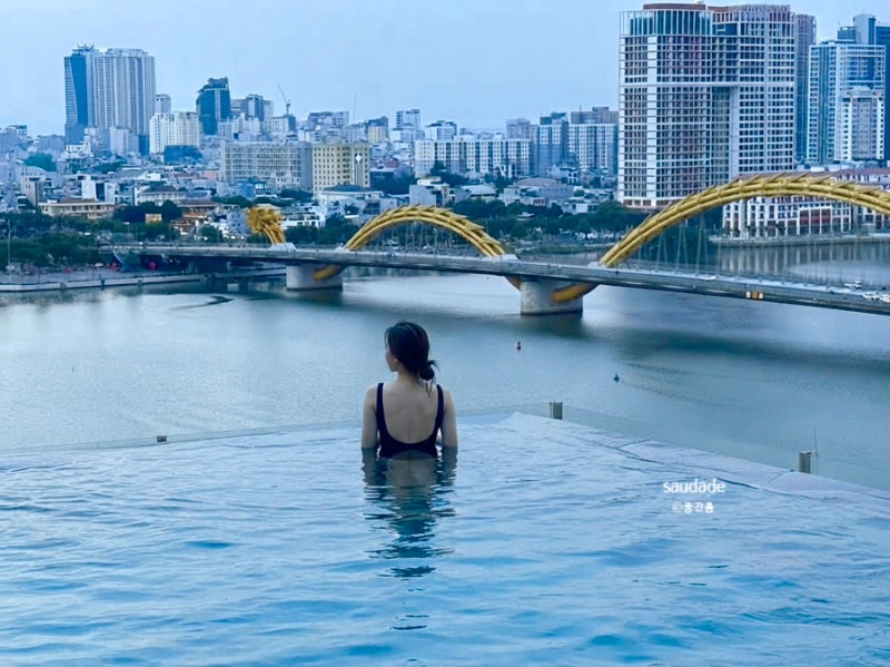 다낭 시내 숙소 발솔레일 호텔 한시장 근처, 수영장 조식까지만족