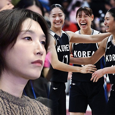 12년 만의 금메달 vs 두 대회 연속 노메달… 세대교체, 한국 여자농구는 웃고 여자배구는 울었....
