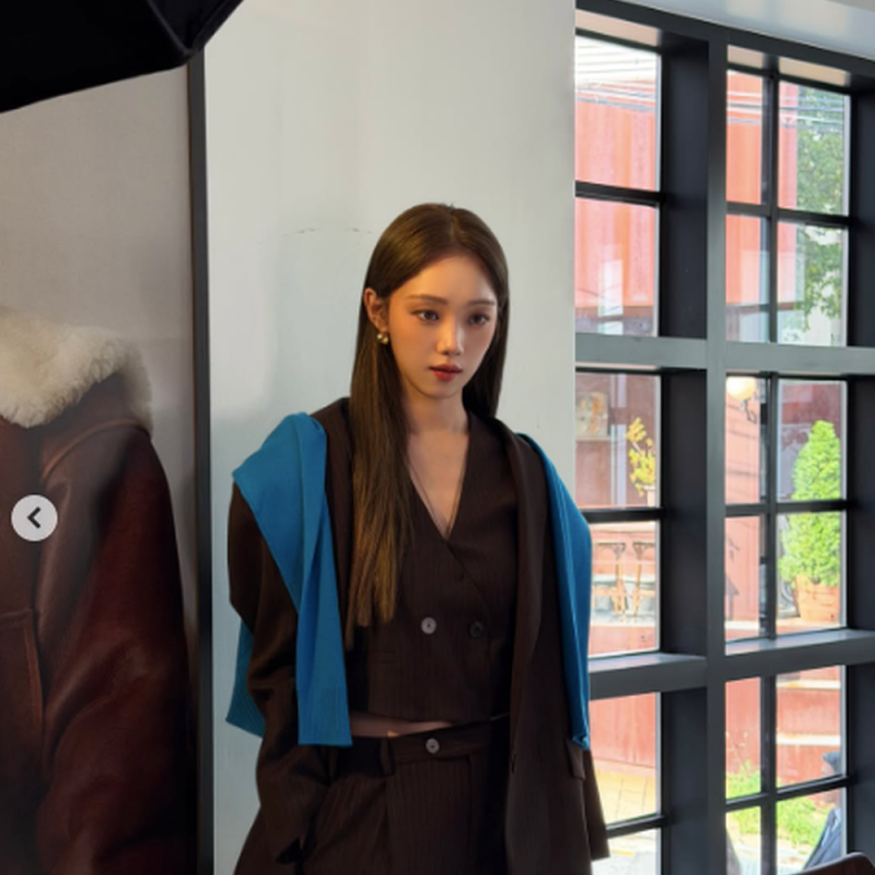 배우 이성경 근황, 얼루어 10월호 화보와 드라마 필모 정리