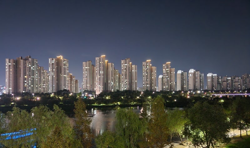 “세금으로 집값 안 잡겠다”던 이재명…1년 뒤인 지금 부동산 정책은 어디로?