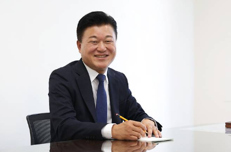 신용한 충북지사 집무실 압수수색 차명전화·수행원 급여 의혹 불법행위 없었다