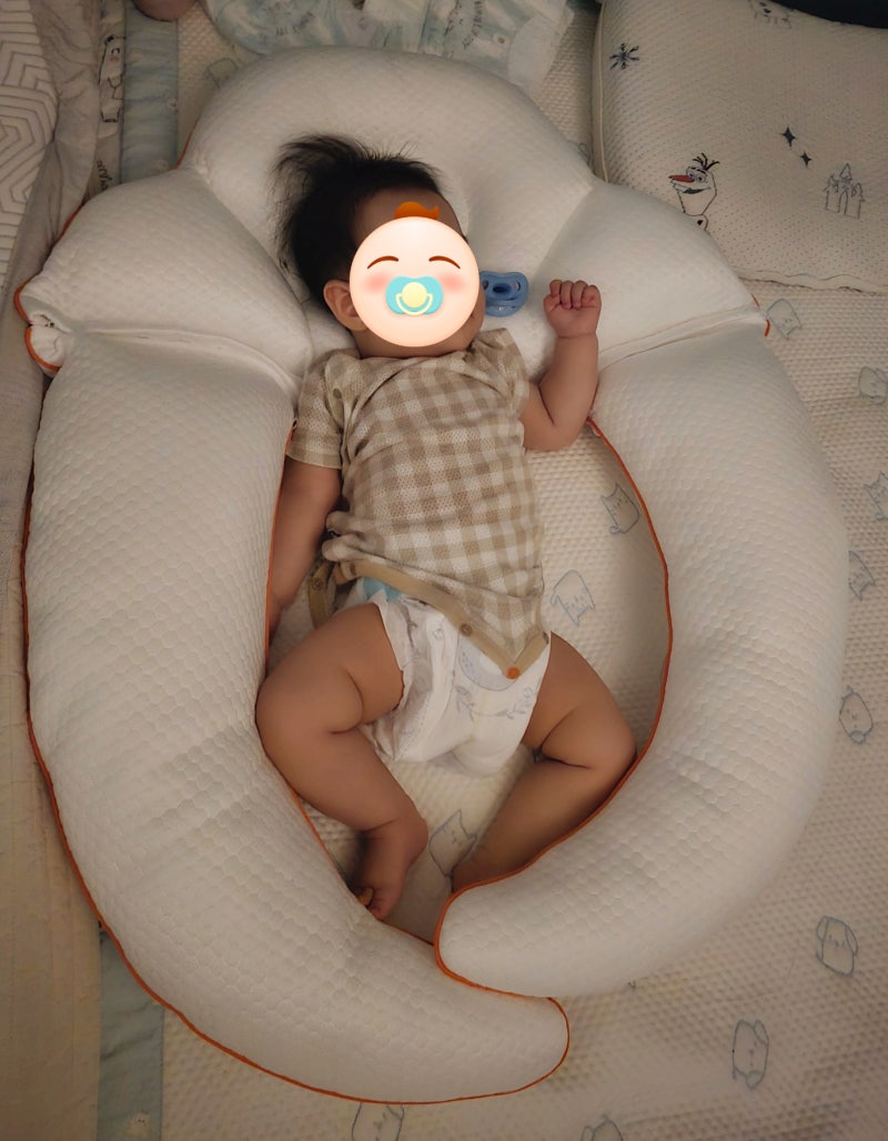 첫째에 이어 둘째도 구매한 라비킷 라이너루프트 커들업 옆잠베개