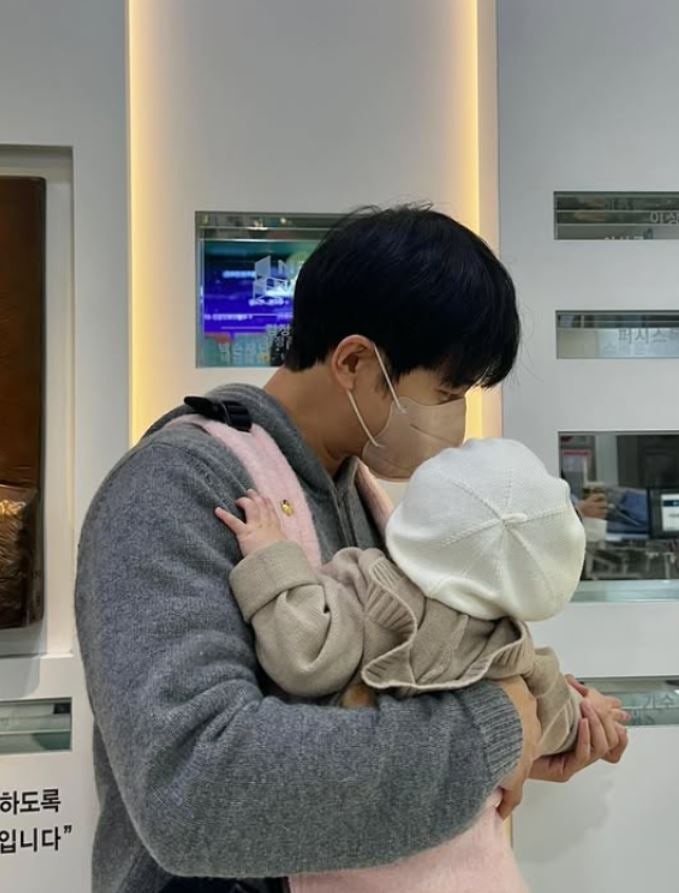 "가수로 데뷔해 예능·연기까지 휩쓸며 '국민 남동생'으로 불렸던 만능 엔터테이너" 이승기 ....