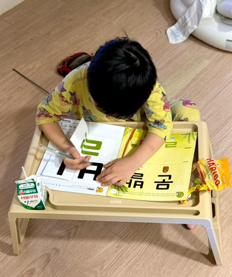 렛뎀 접이식 좌식 테이블 아이가 쓰기 좋아요