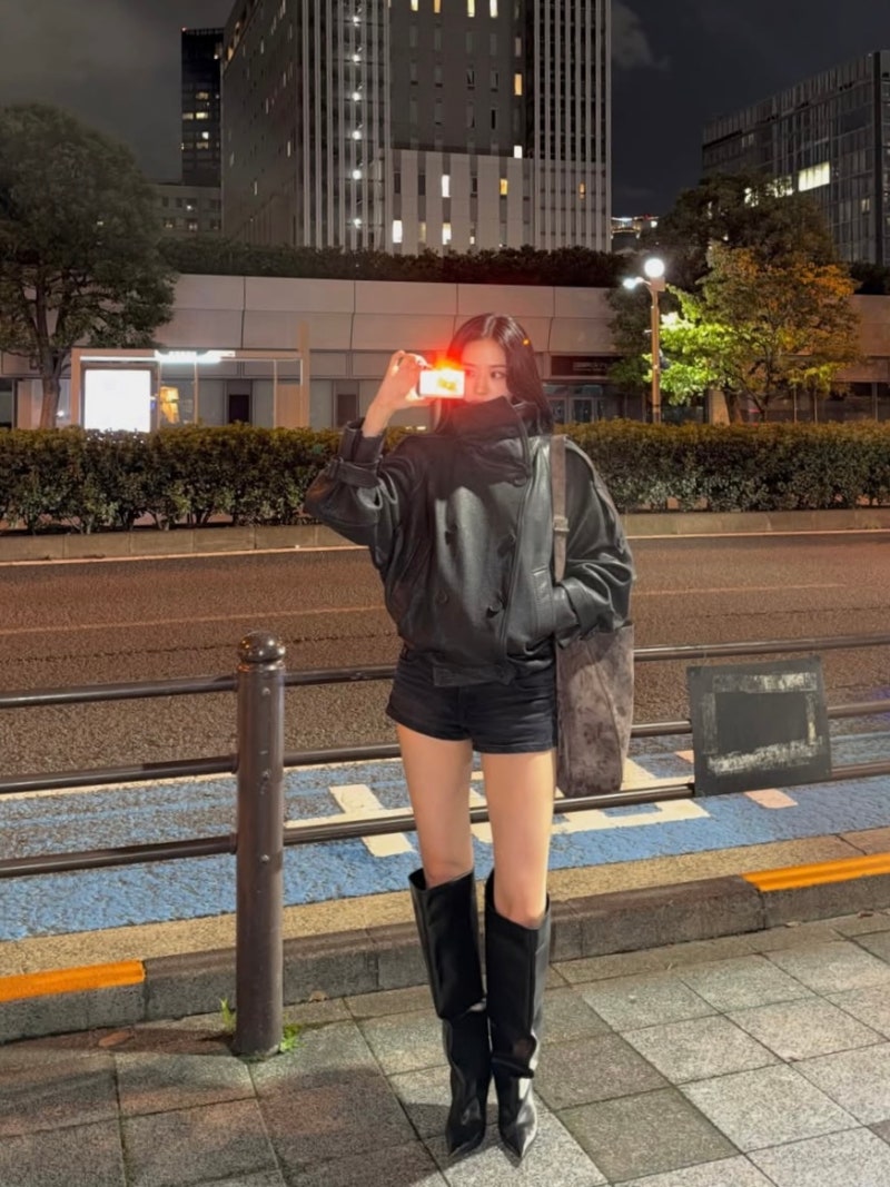 "잘못 입으면 센 느낌만 남는데" 도쿄까지 시선 제대로 끌었다는, 안유진 라이더자켓 코디의 ....