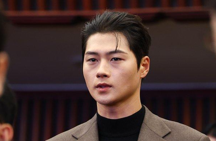 오상욱 여자친구 없다더니...경기 중 포착된 반지 하나에 다시 불붙었다