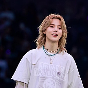 “나 키스 받았어!” 소아암 어린 팬에게 직접 다가간 BTS 지민, 이 장면이 뭉클한 이유