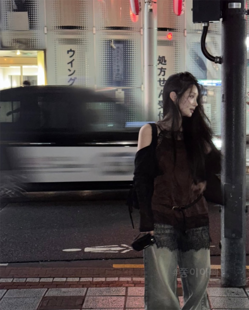 왜 더 예뻐지는데.. 슬립원피스에 데님 걸친 전 아이돌 정체