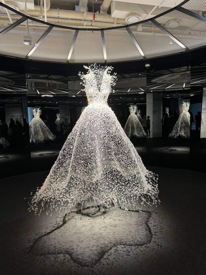 クム・ギスク アップサイクリング展、晋州シルク博物館10月18日まで延長のお知らせ！