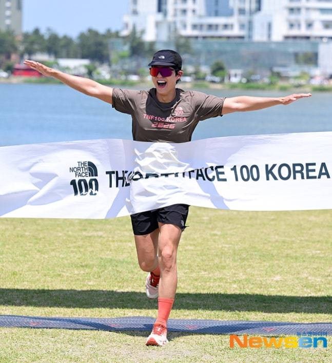 박보검, 베를린 마라톤 완주 42.195km 기록까지 놀랍다