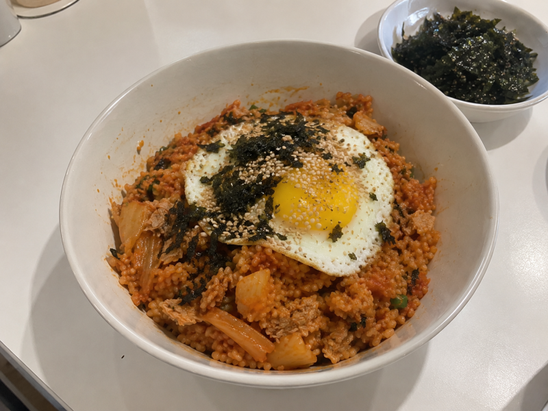 참치김치볶음밥 레시피｜집에 있는 재료로 간단하게 만드는 저녁메뉴