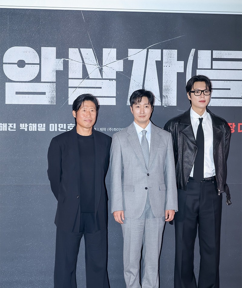 156만 명 몰렸던 '암살자(들)', 역사왜곡 논란 터지고 고발까지 당하더니 결국…