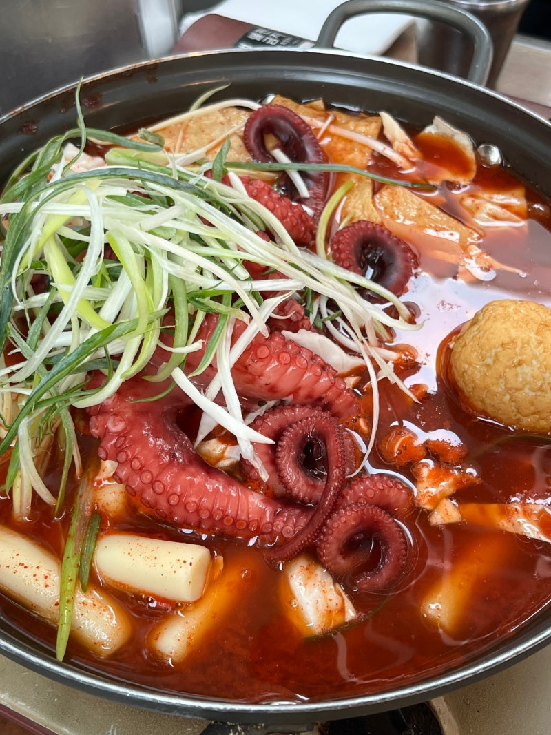 [제주#16] [떡하니 문어떡볶이] 통문어와 함께 먹는 떡볶이 맛집 추천