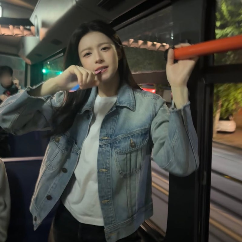 "얼굴을 왜 이렇게 쓰는지 모르겠다며"… 난리 난 고윤정, 드레스와 데님의 극과 극 매력