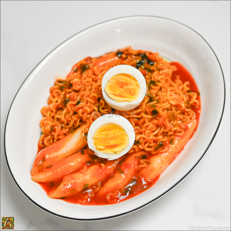 라면에 이것 2개 넣었더니 분식집 라볶이 맛이 난다고? 해물라볶이 만들기 레시피