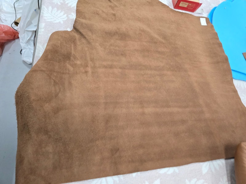 역삼동 의자천갈이, 멋진 엔틱 원목 식탁의자를 천연가죽으로 새롭게 복원했습니다