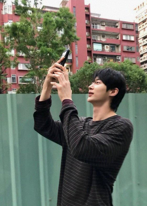 Byeon Woo-seok's Taiwan Fan Meet Update: Night Market Sightings and His Warm Autumn Boyfriend Look Visuals
