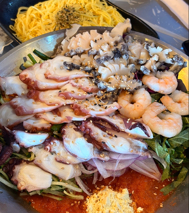 Dolmuneo Sanghoe: Honest Review of Yeosu's Stone Octopus Samhap Restaurant, Plus a Walk to Hamel Lighthouse