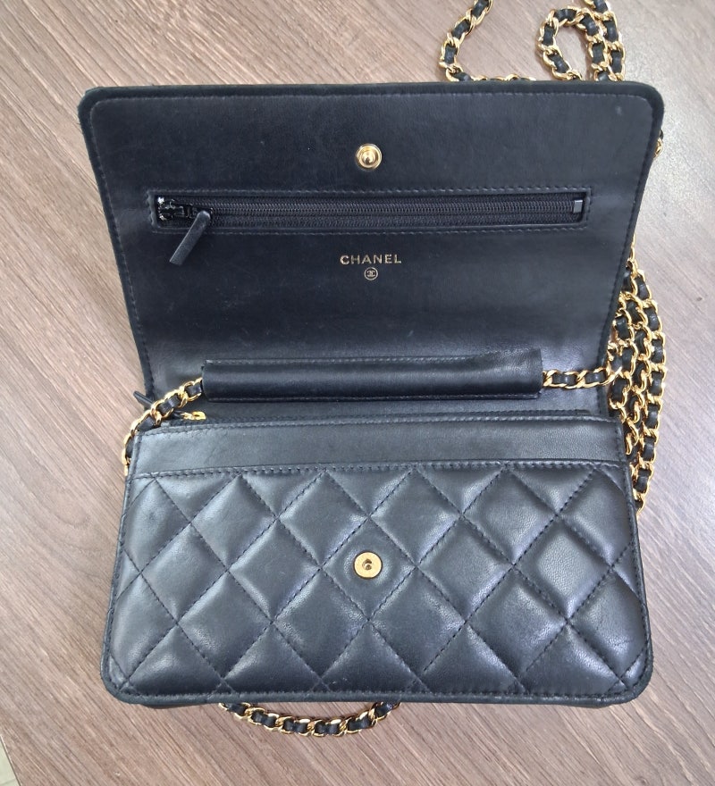 샤넬(CHANEL)체인 숄더 백의 가죽 훼손이 심하여 가죽을 교체하는 정보 입니다! 명품 가방 수....