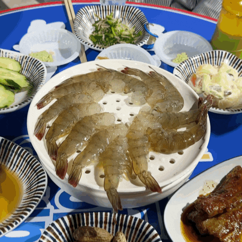 釜山影島屋台通り前の屋外居酒屋「ムシロ」：刺身と生エビの美味しい店